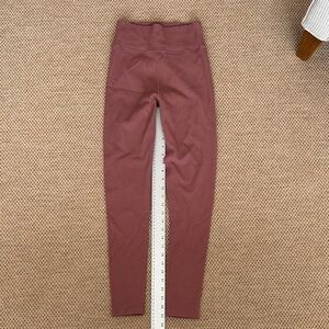 Abercrombie High-Waisted Mauve Leggings. Size M